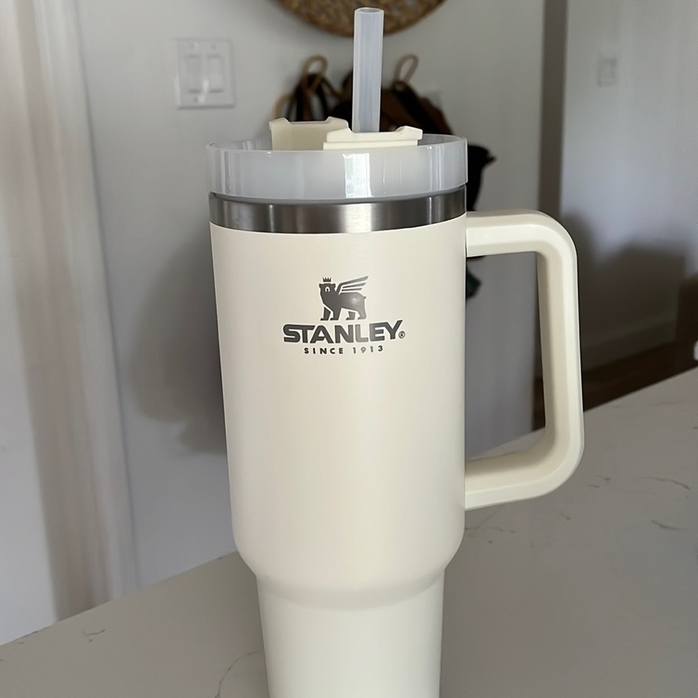 STANLEY ADVENTURE QUENCHER TRAVEL TUMBLER | 40 OZ- CREAM